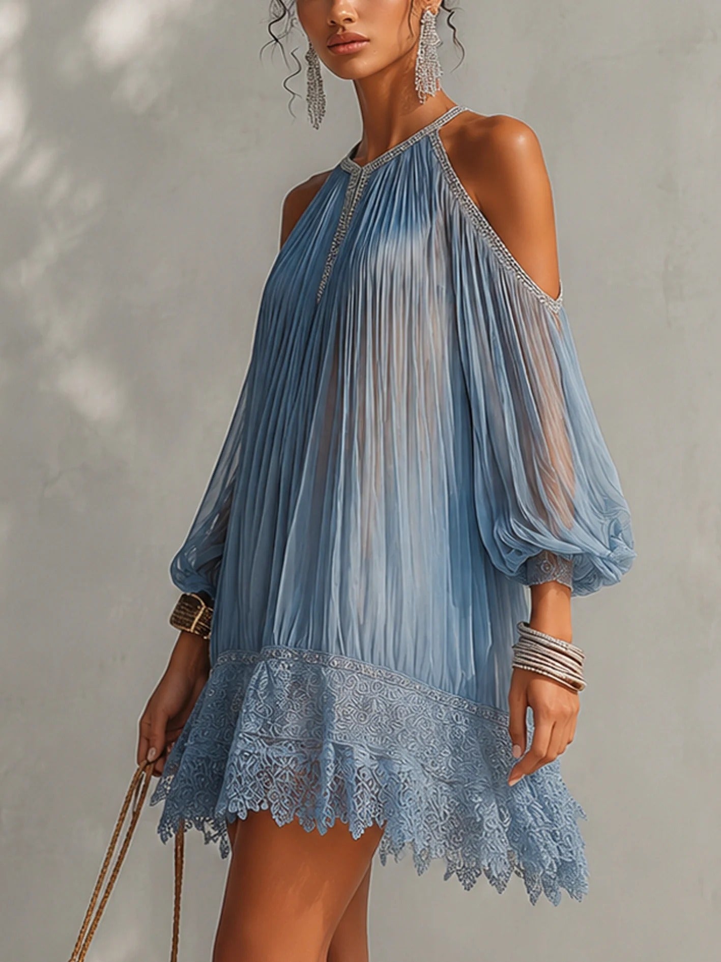 Ximena - Minivestido azul con hombros descubiertos, fruncido y dobladillo de encaje.